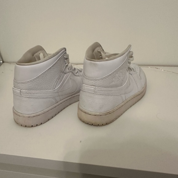 White Jordan 1 - Picture 3 of 4